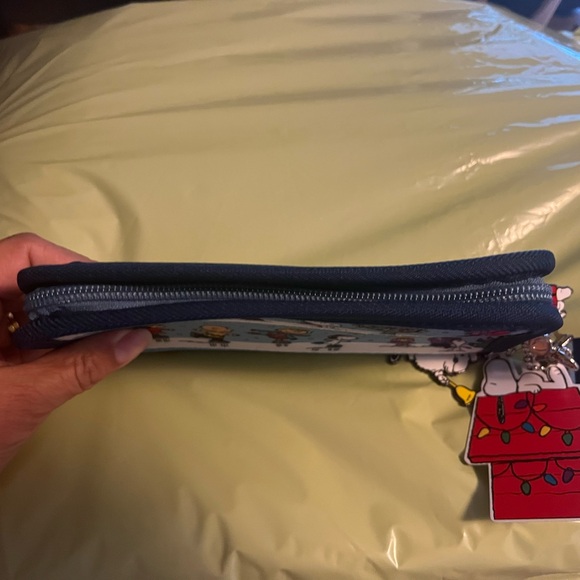 Harveys Peanuts Christmas Character Wallet - Picture 2 of 4